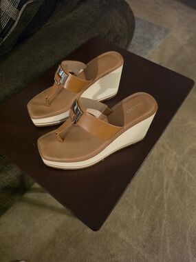 ALDO Brown Leather Platform Wedge Thong Sandals with Cream Sole